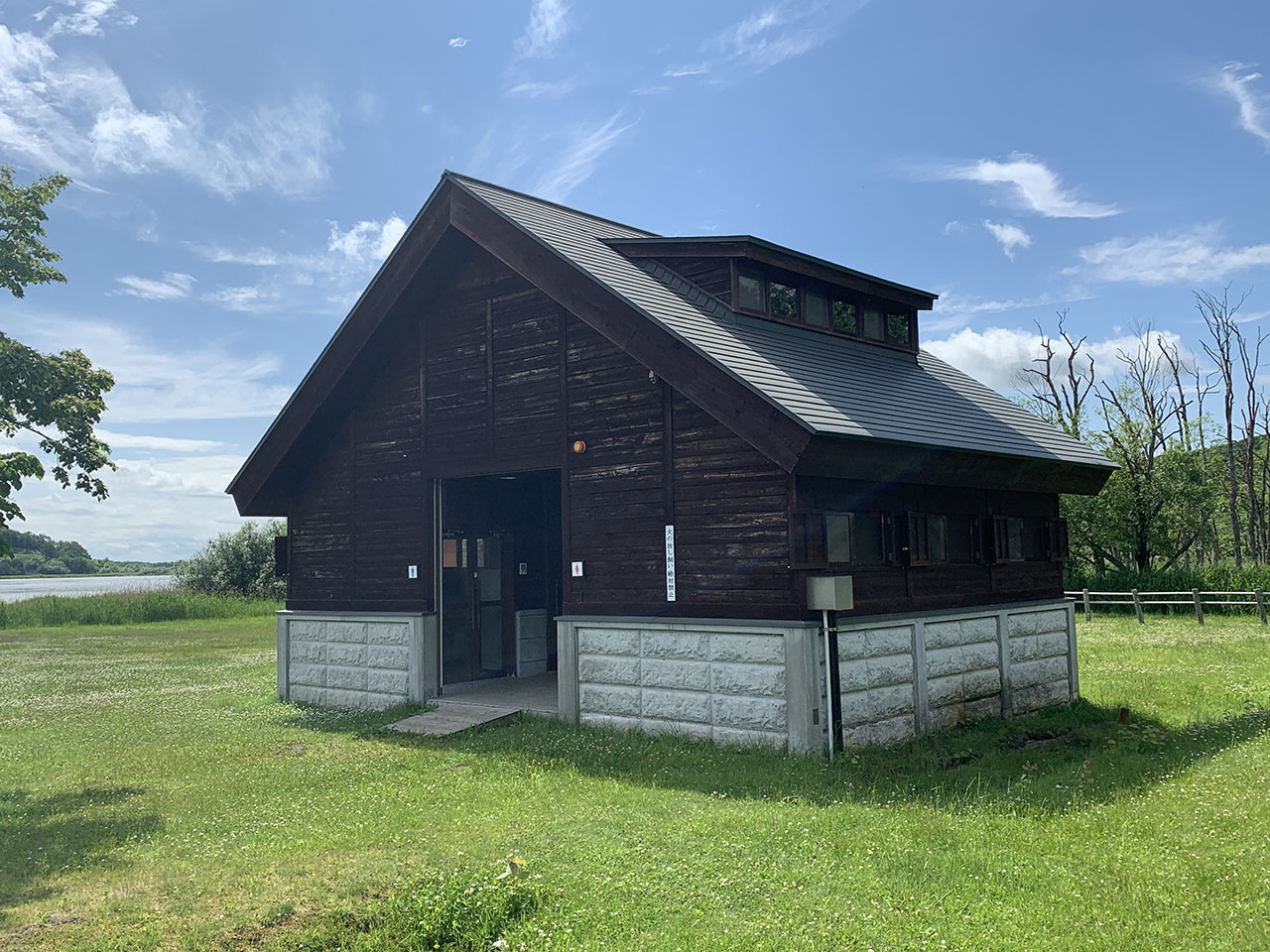 屋外トイレ